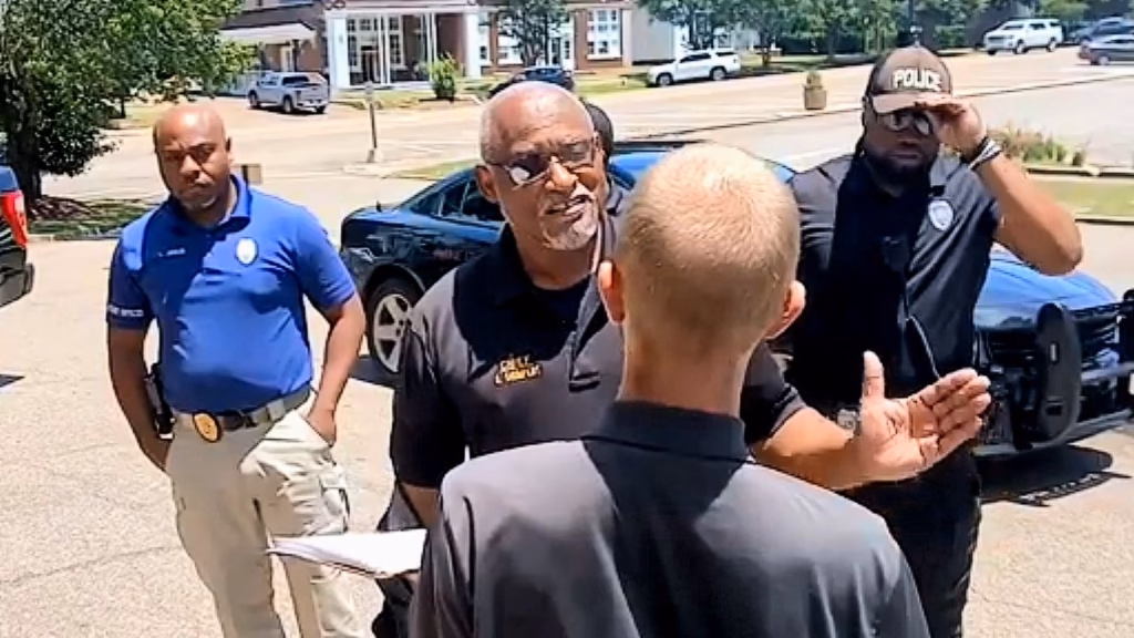 Aberdeen Police Chief D. Shumpert confronting journalist Matthew Reardon in the parking lot of the Thomas G. Abernethy Federal Building in Aberdeen Mississippi on June 4 2026